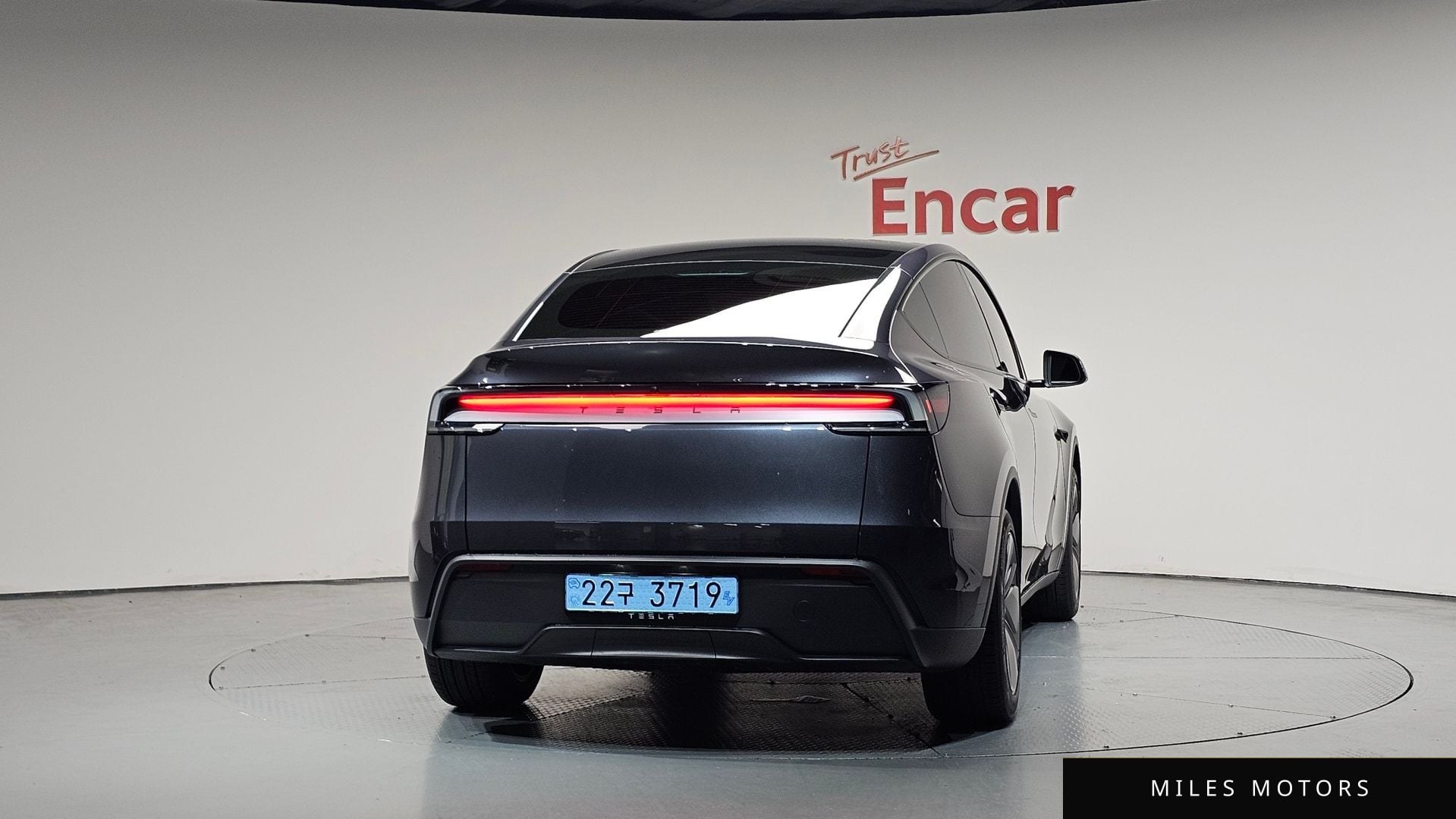 Tesla Model Y 2026 — миниатюра 3