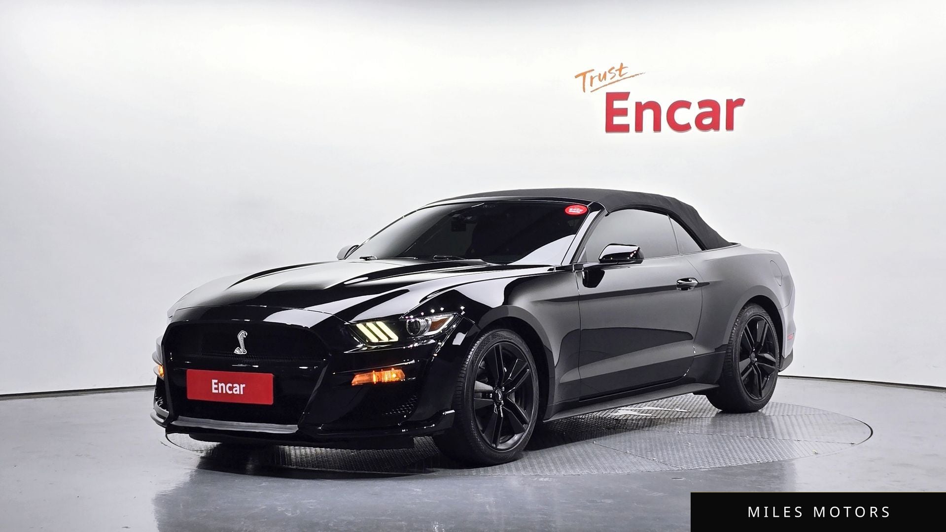 Ford Mustang 2017 — фото 1 из 12
