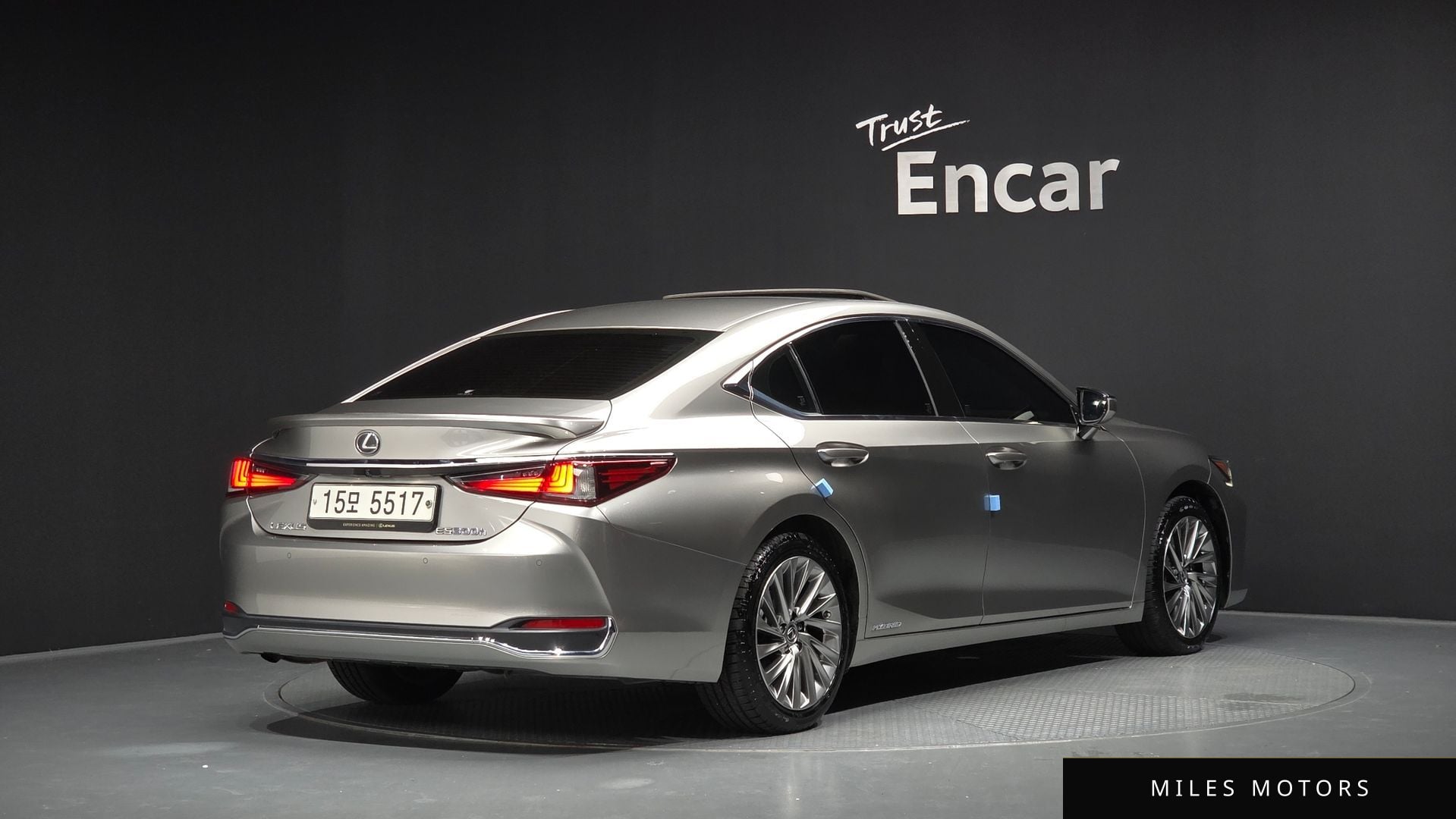 Лексус ES300h 2019 — миниатюра 2