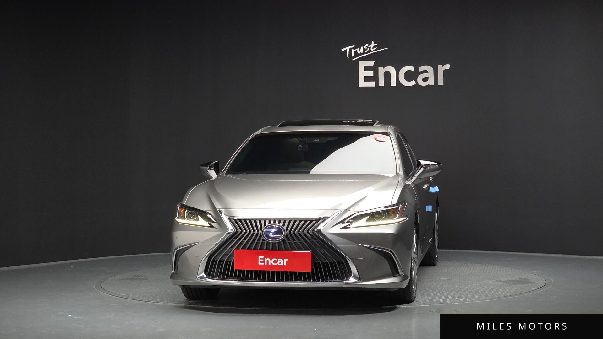 Лексус ES300h 2019 — миниатюра 3