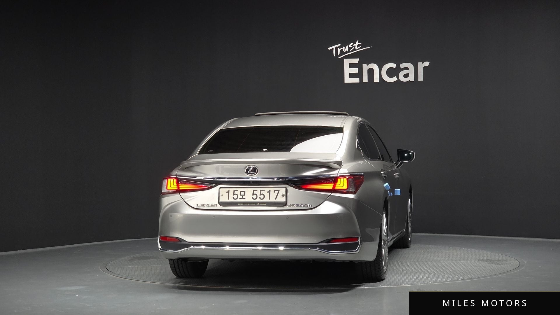 Лексус ES300h 2019 — миниатюра 4