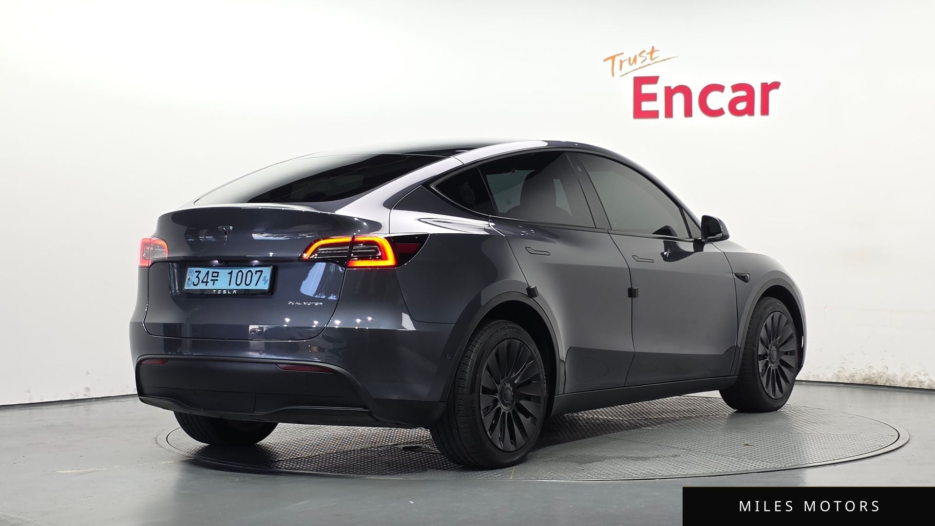 Tesla Model Y 2022 — миниатюра 2