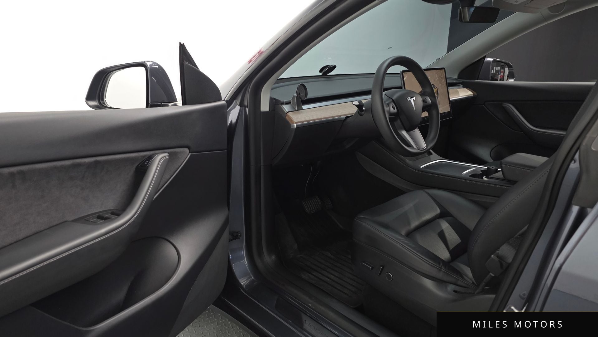 Tesla Model Y 2022 — миниатюра 10