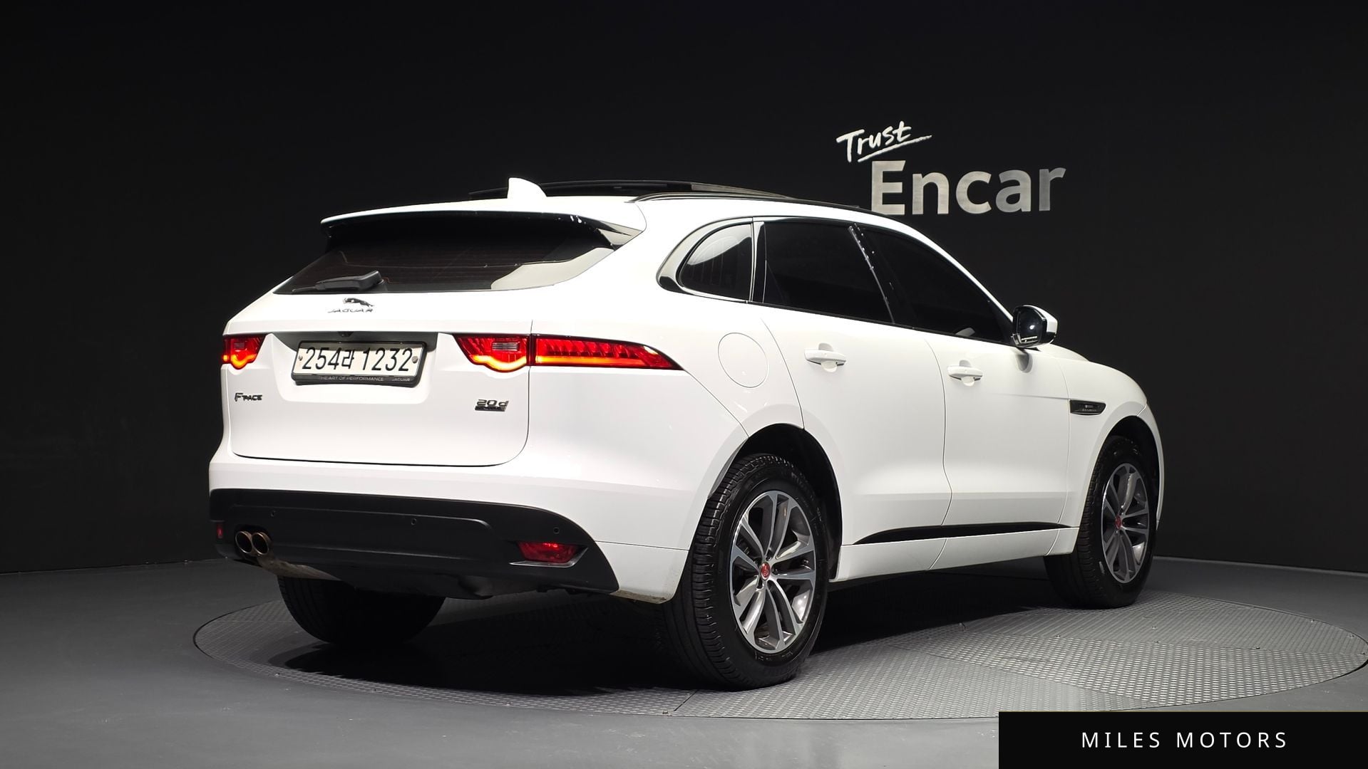 Jaguar F-PACE 2019 — миниатюра 2