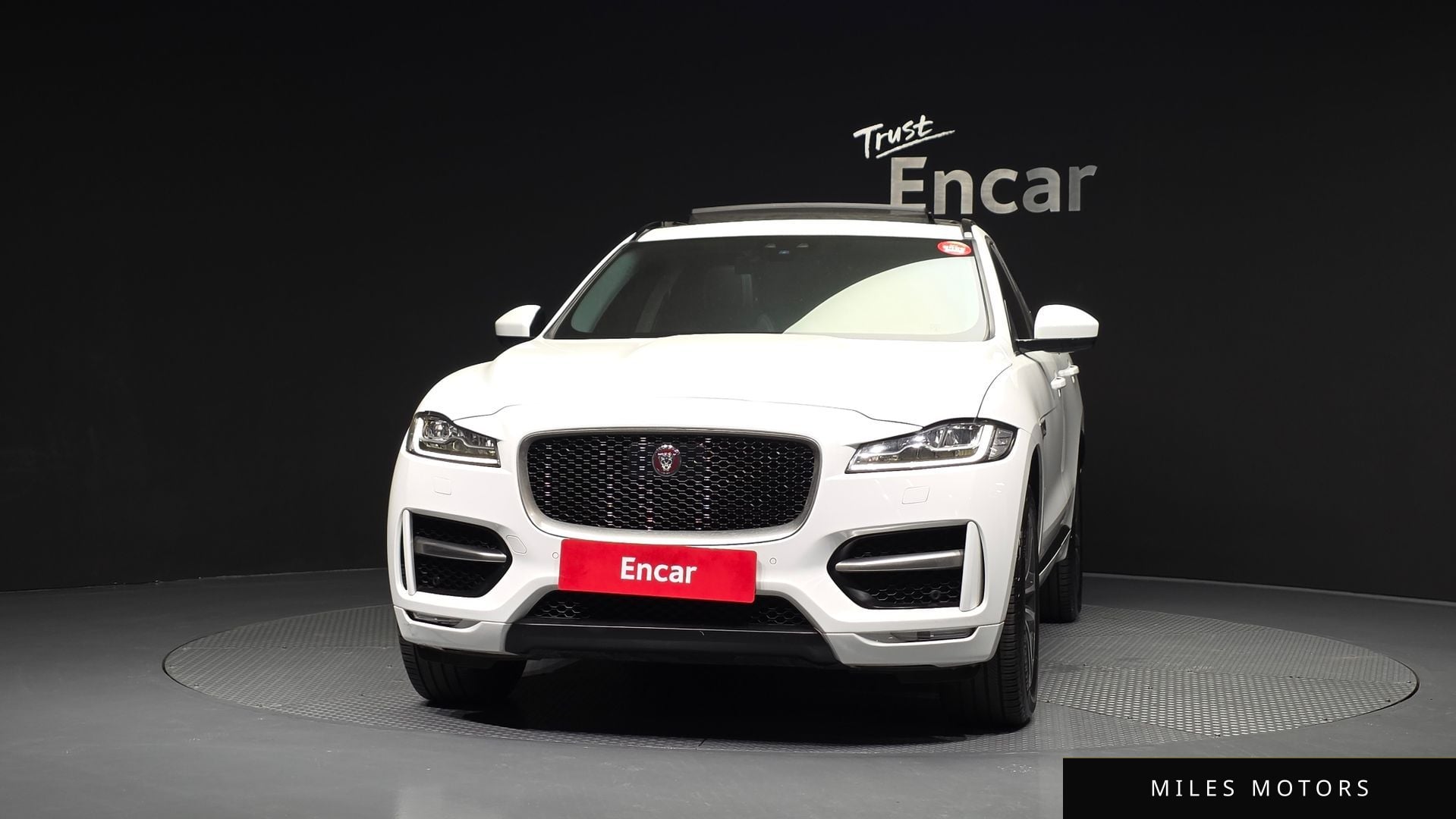 Jaguar F-PACE 2019 — миниатюра 3