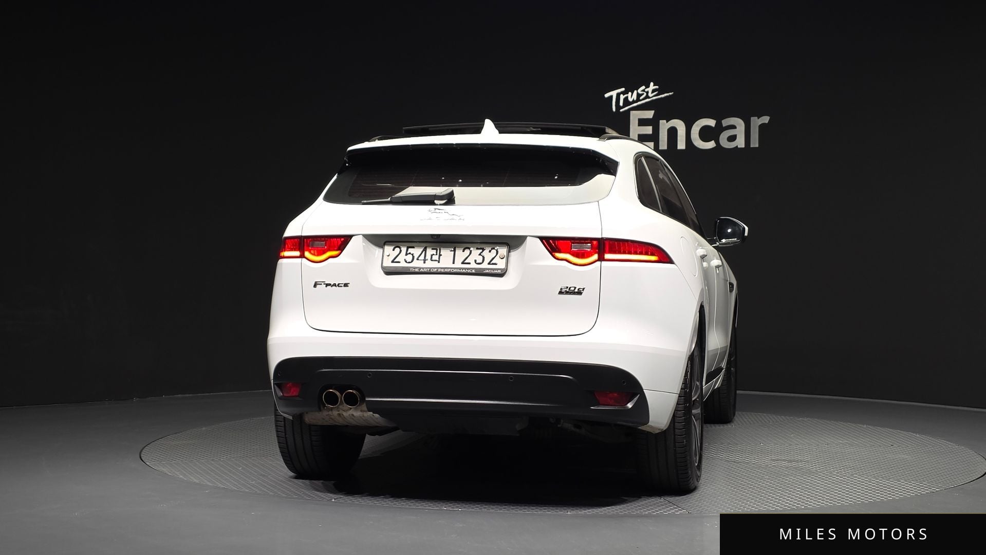 Jaguar F-PACE 2019 — миниатюра 4