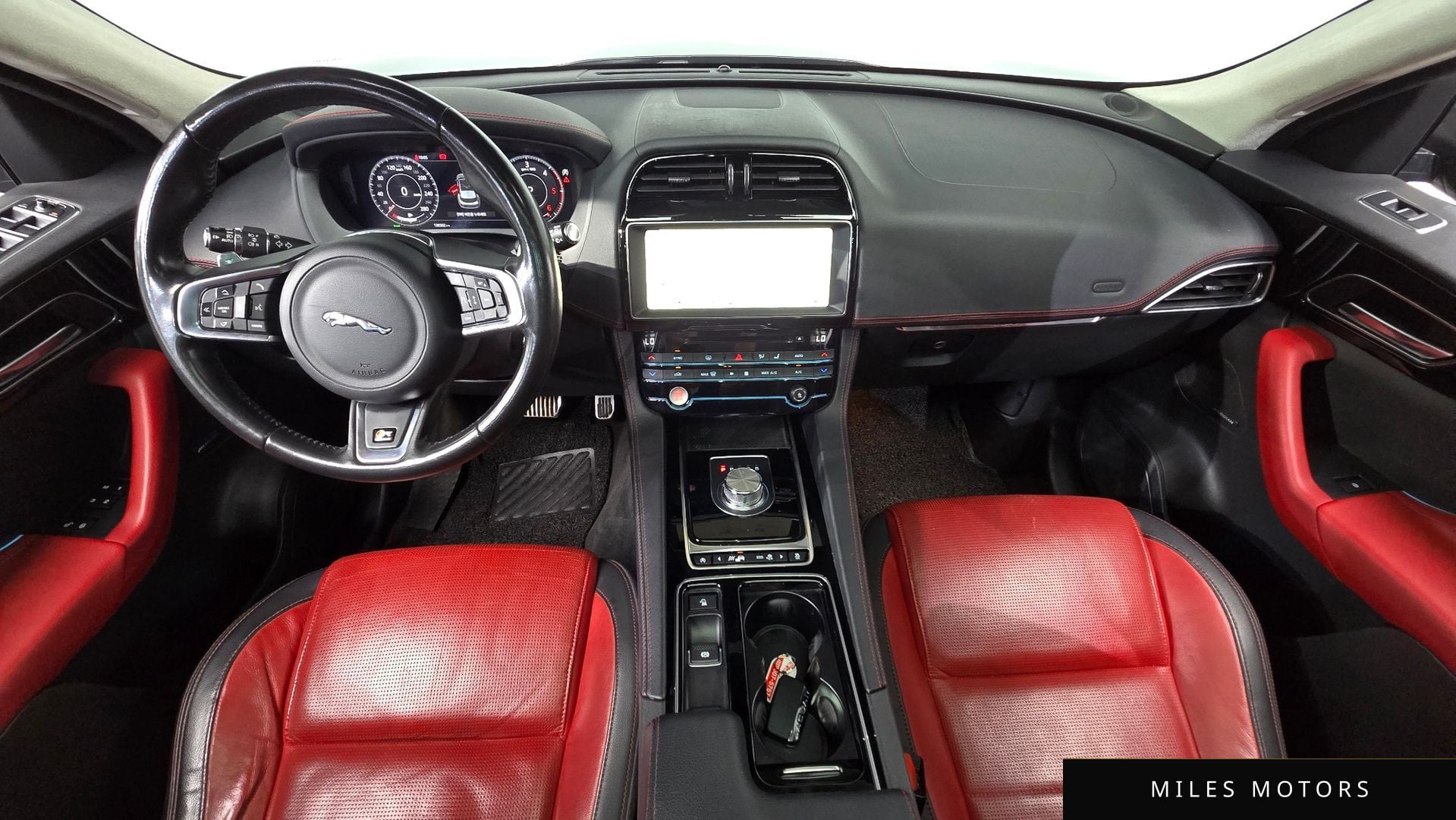 Jaguar F-PACE 2019 — миниатюра 9
