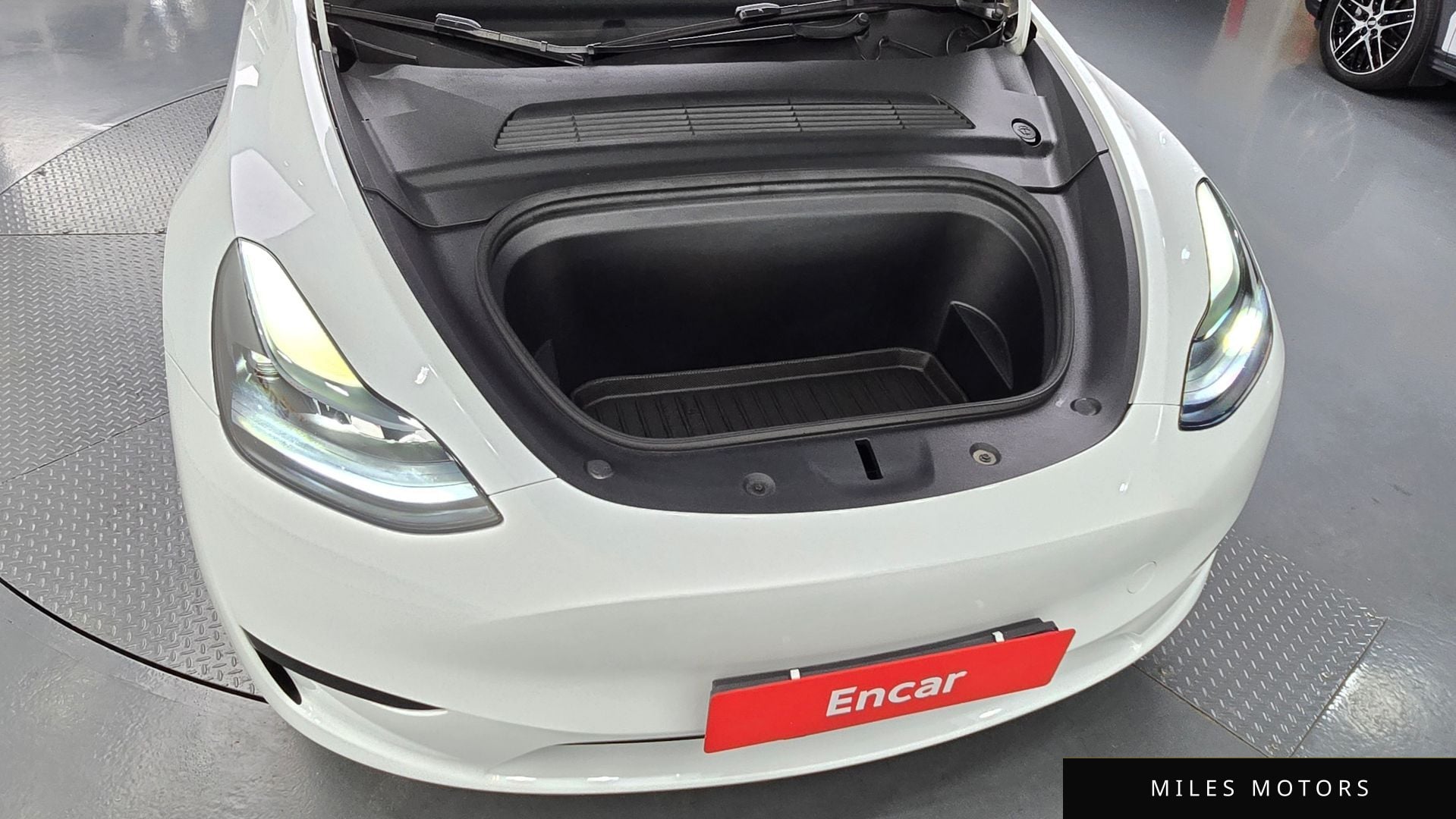 Tesla Model Y 2023 — миниатюра 6