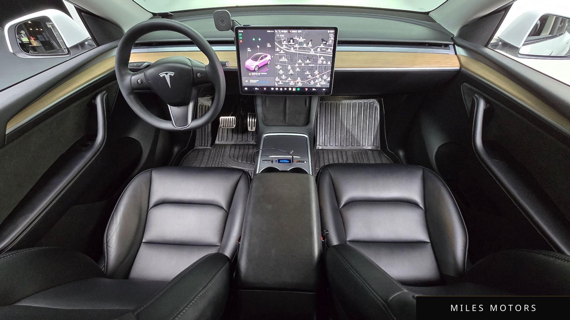 Tesla Model Y 2023 — миниатюра 10