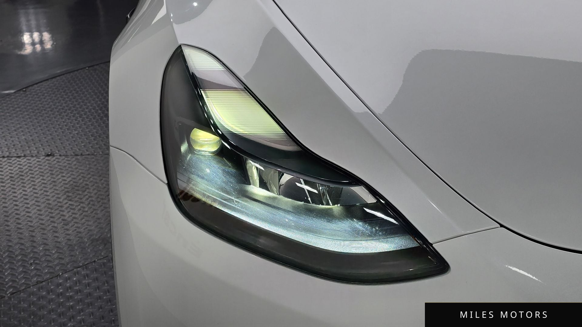 Tesla Model Y 2023 — миниатюра 8