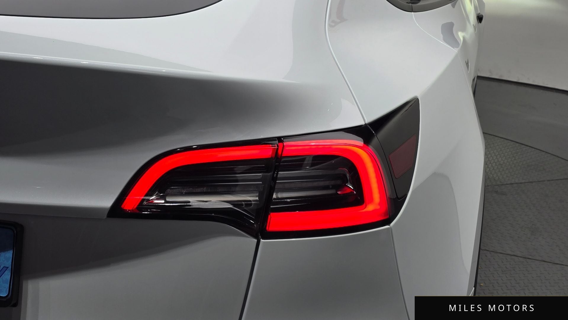 Tesla Model Y 2023 — миниатюра 9