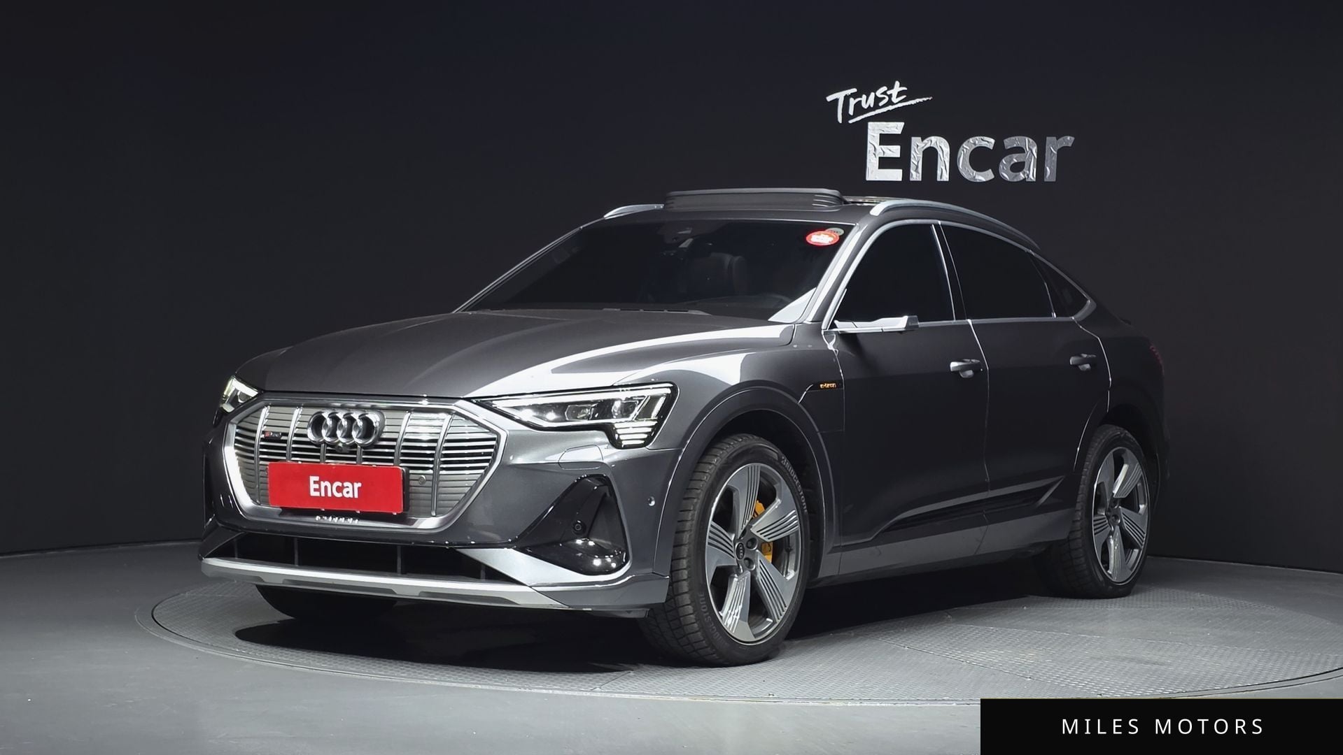 Audi e-tron 2022 — фото 1 из 12