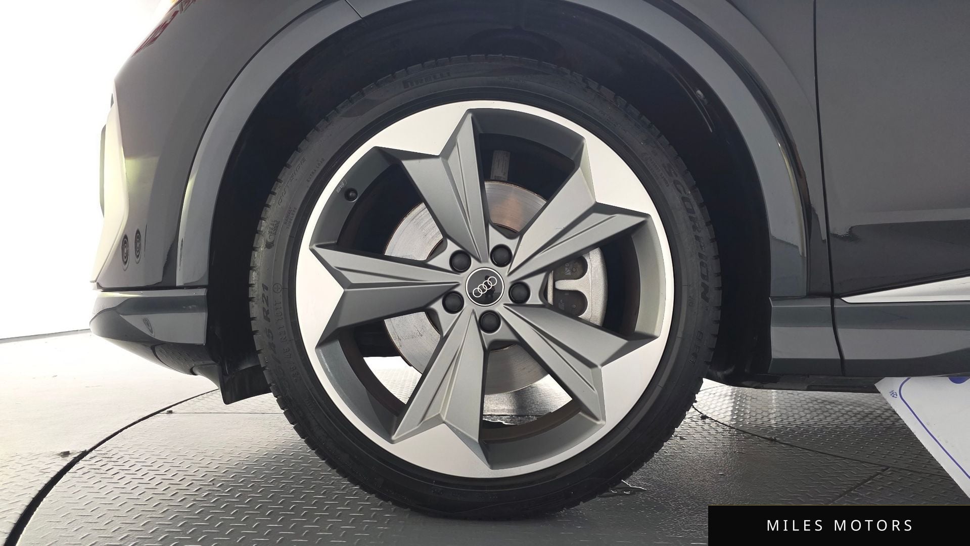 Audi Q4 e-tron 2025 — миниатюра 4