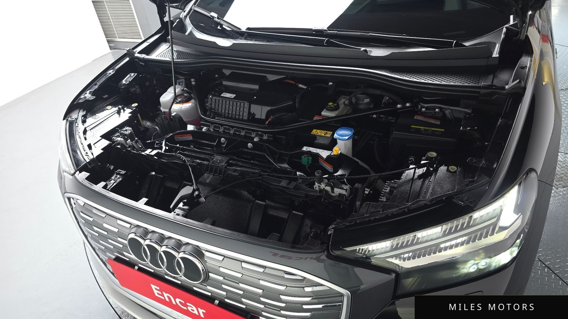 Audi Q4 e-tron 2025 — миниатюра 5