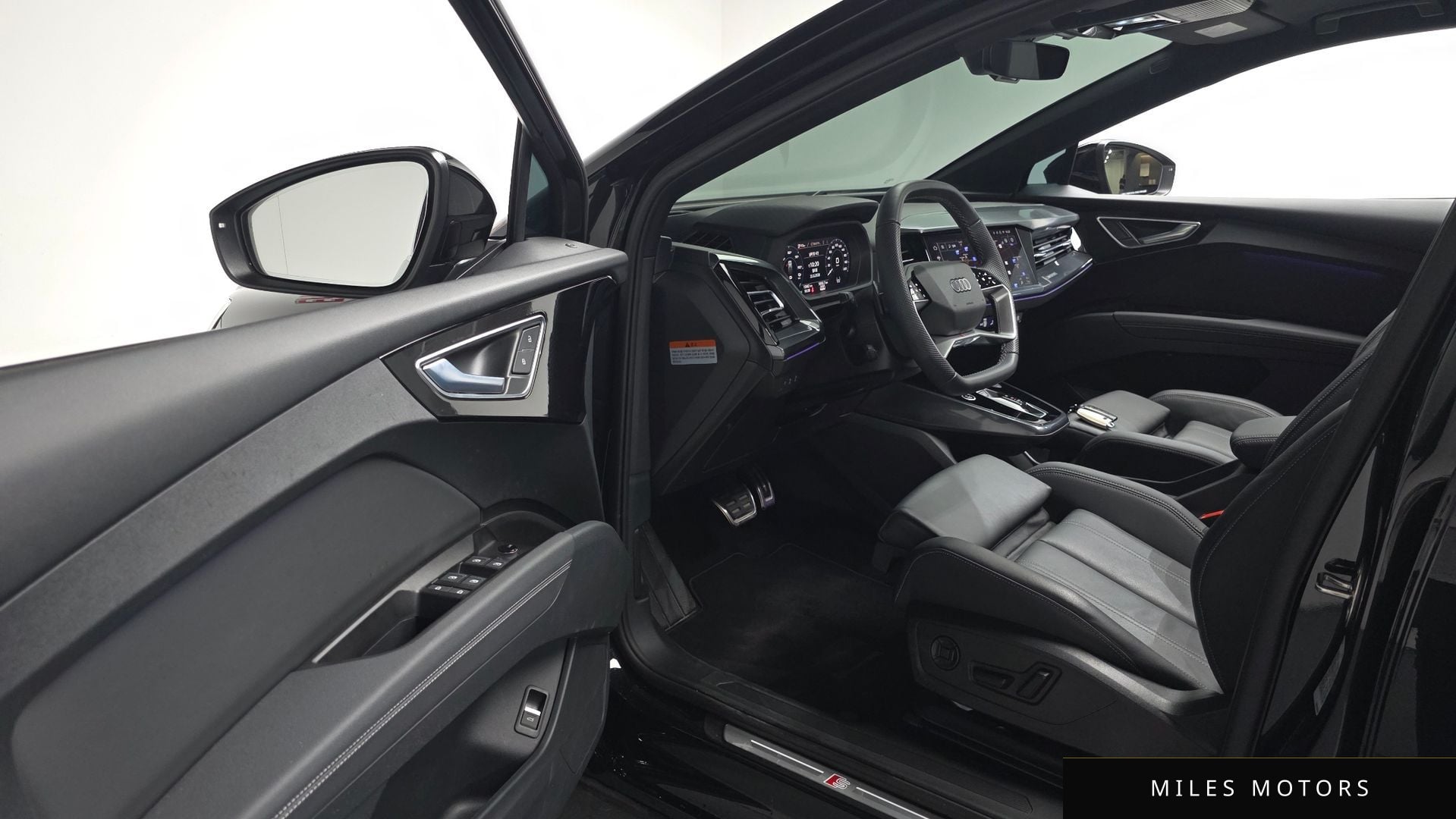 Audi Q4 e-tron 2025 — миниатюра 12