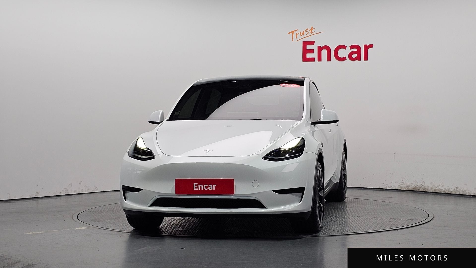 Tesla Model Y 2023 — миниатюра 2