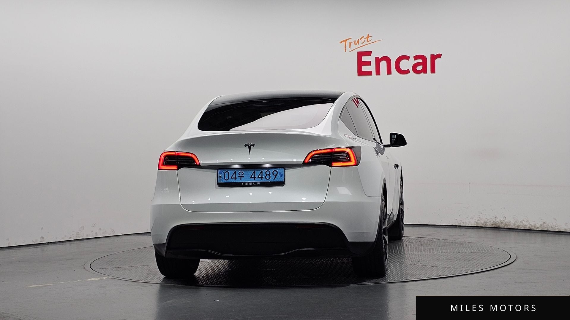 Tesla Model Y 2023 — миниатюра 3
