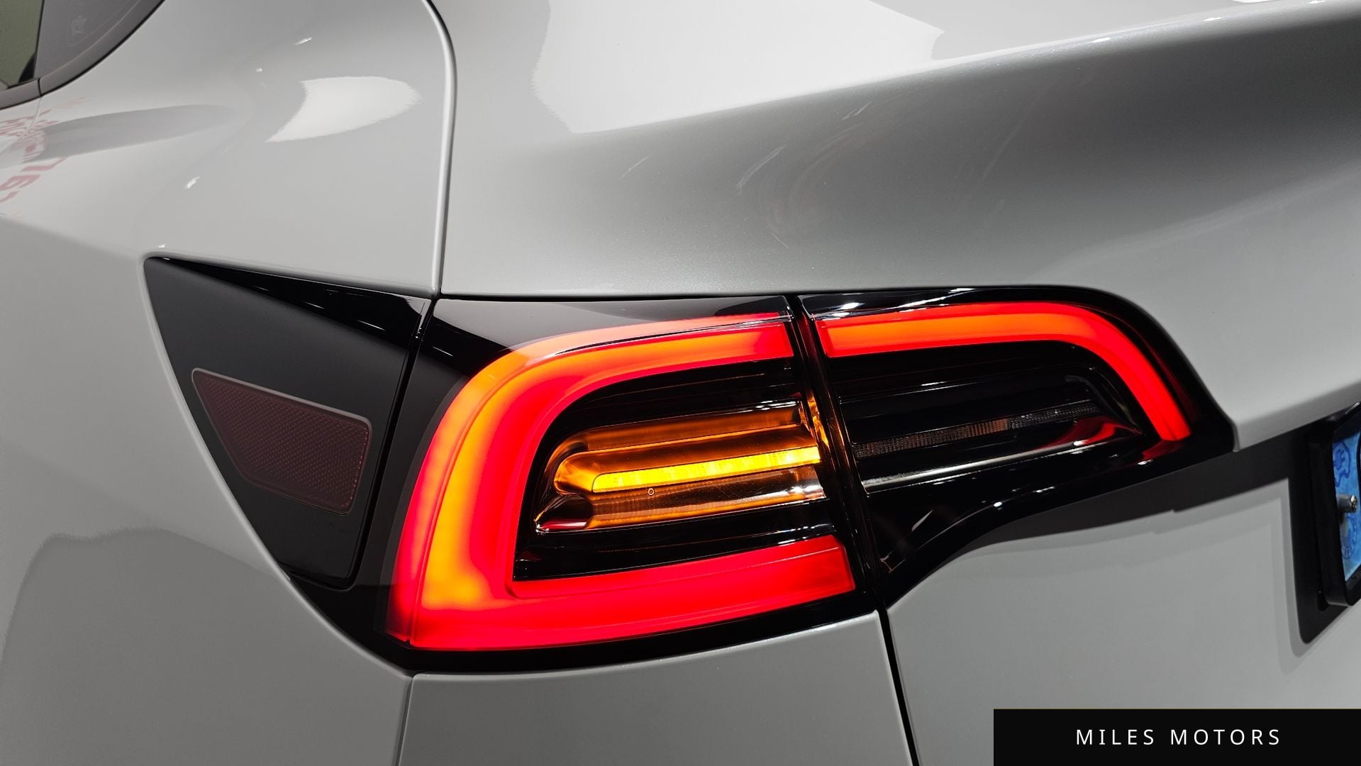 Tesla Model Y 2023 — миниатюра 8