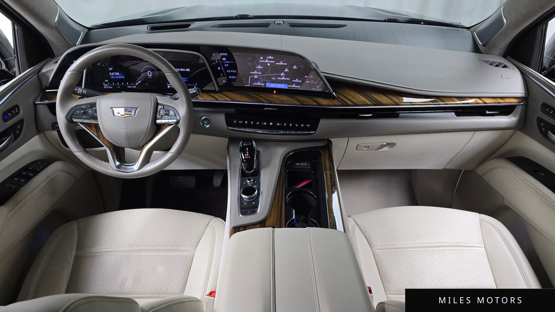 Cadillac Escalade 2023 — миниатюра 10