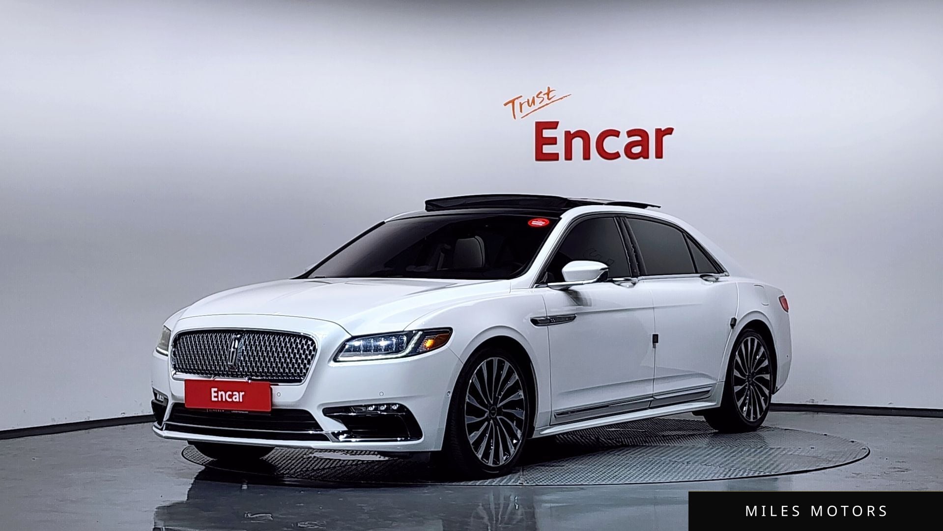 Lincoln Continental 2018 — фото 1 из 12