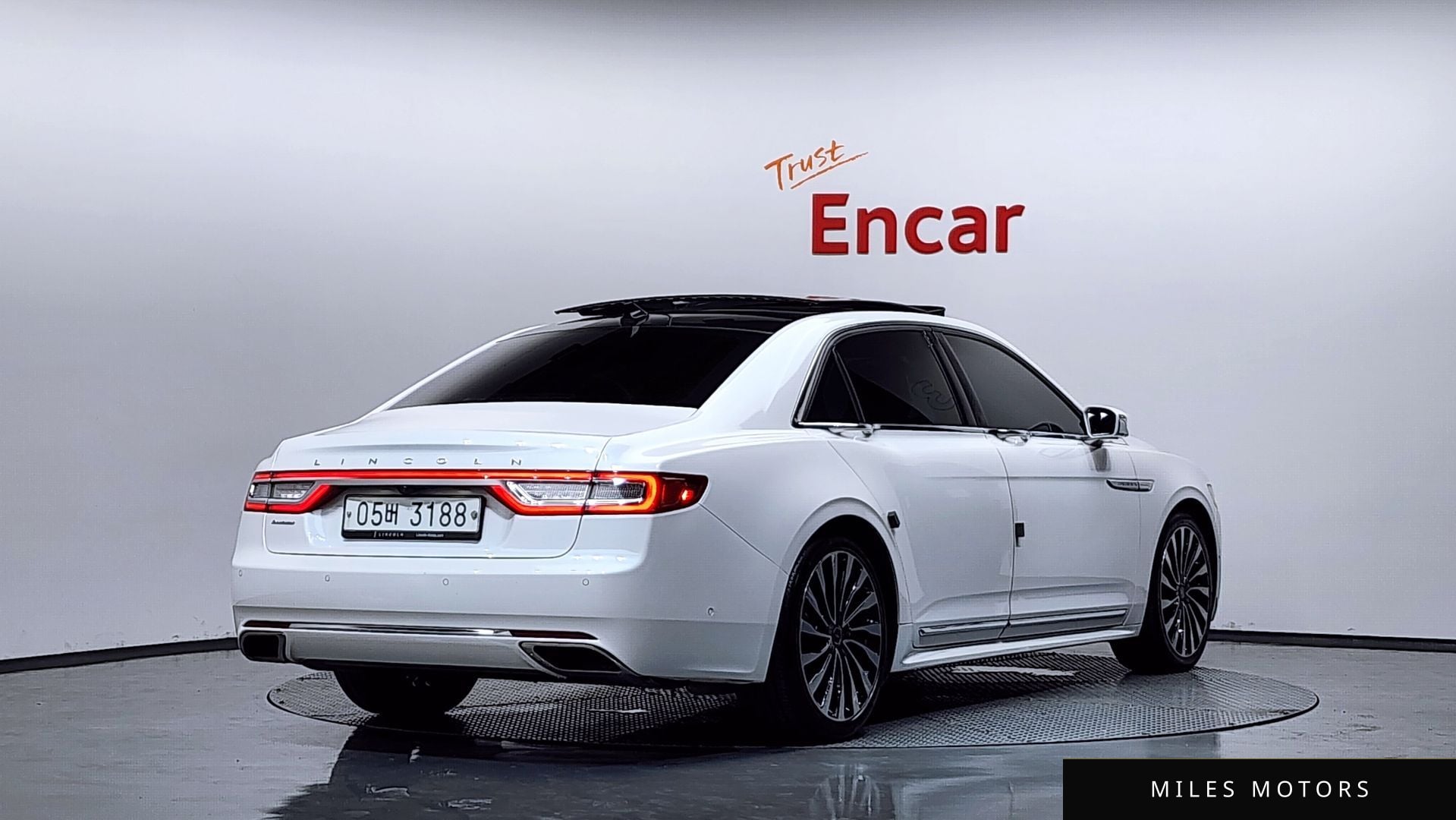 Lincoln Continental 2018 — миниатюра 2
