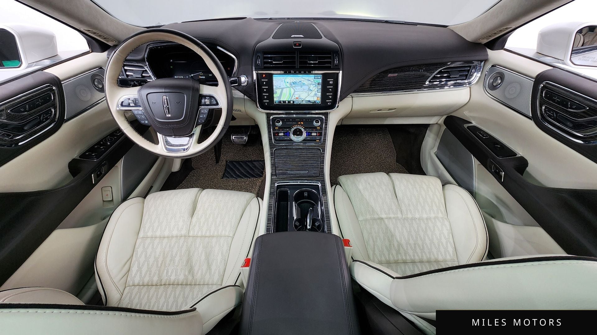 Lincoln Continental 2018 — миниатюра 10