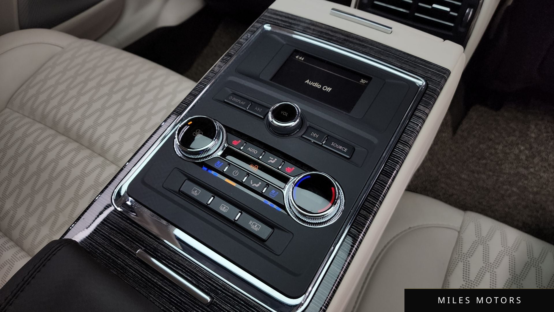 Lincoln Continental 2018 — миниатюра 12