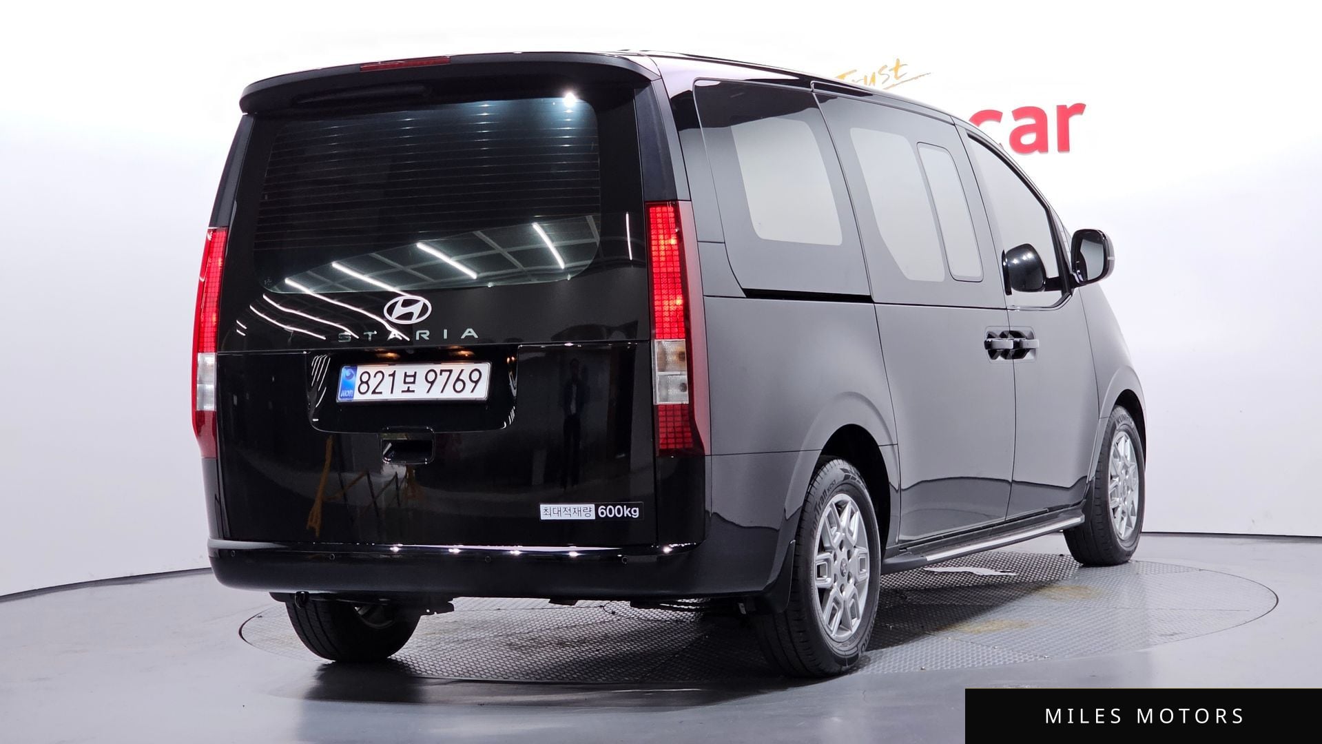 Hyundai Staria 2025 — миниатюра 2