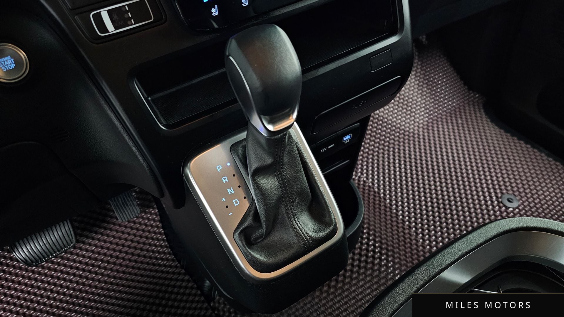 Hyundai Staria 2025 — миниатюра 12