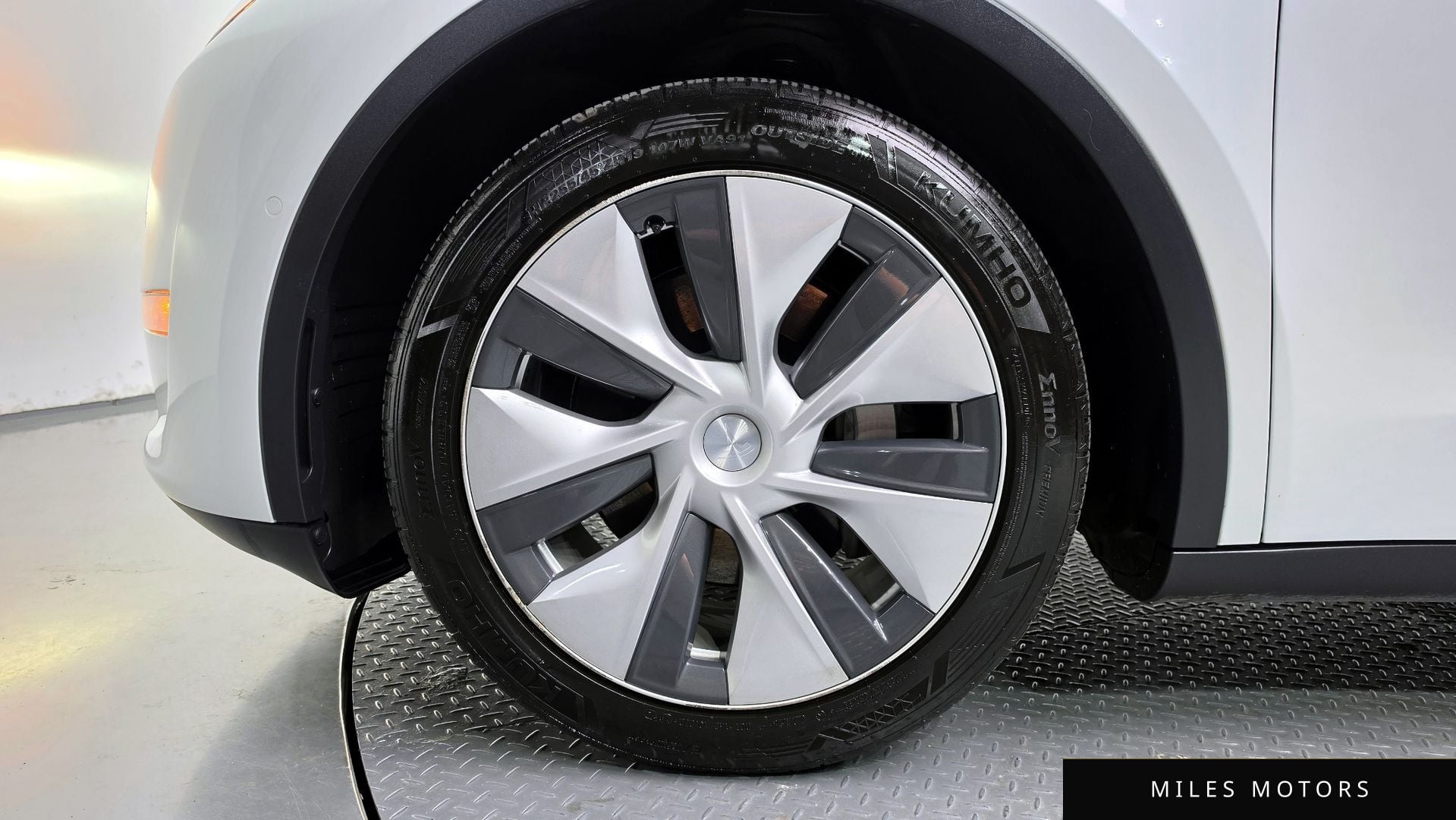 Tesla Model Y 2021 — миниатюра 4