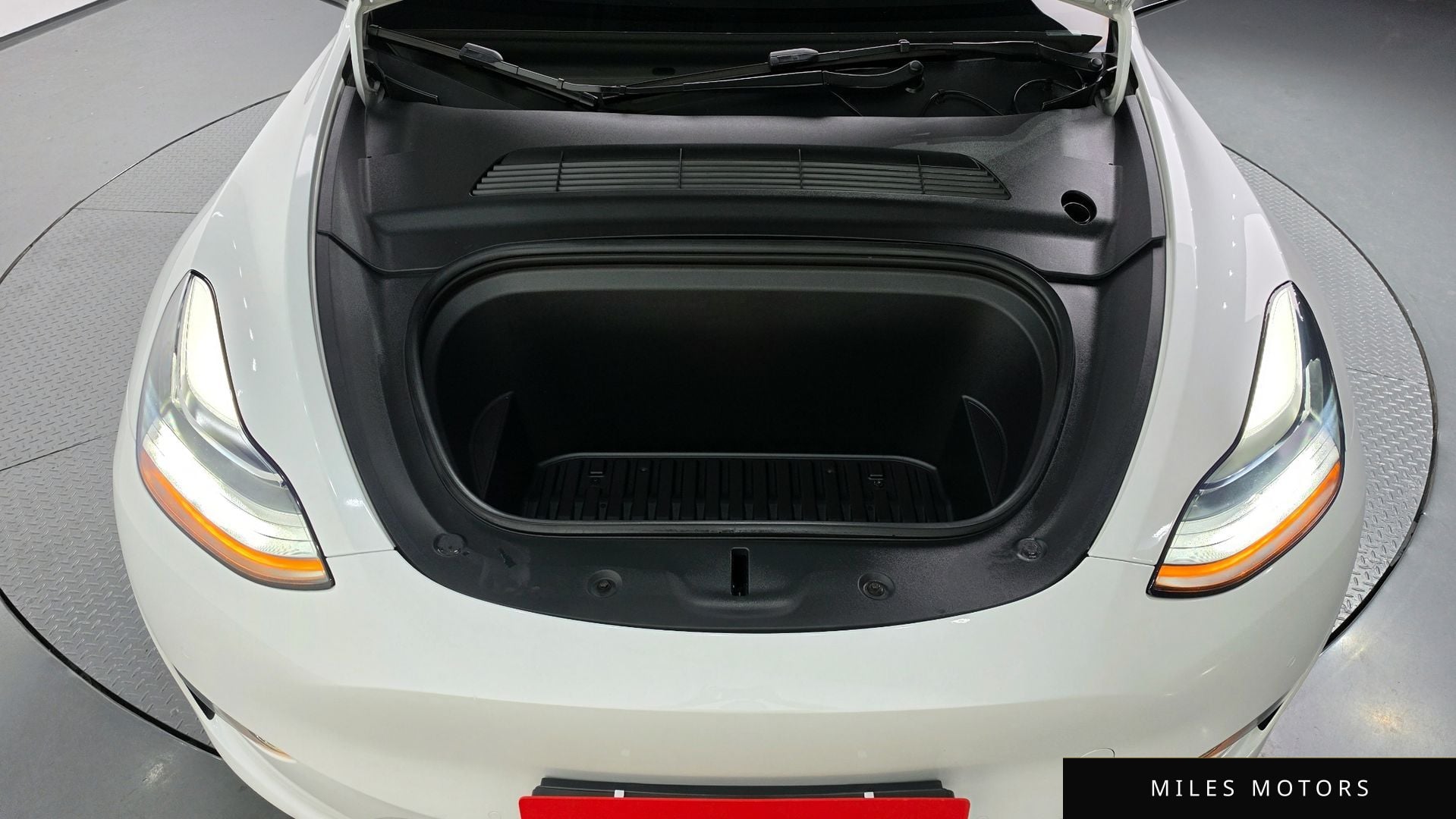 Tesla Model Y 2021 — миниатюра 5