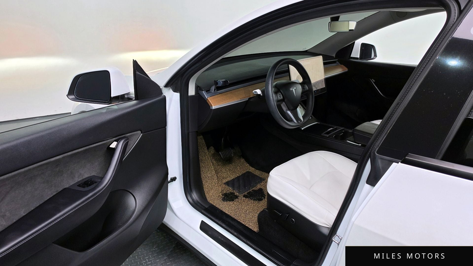 Tesla Model Y 2021 — миниатюра 12