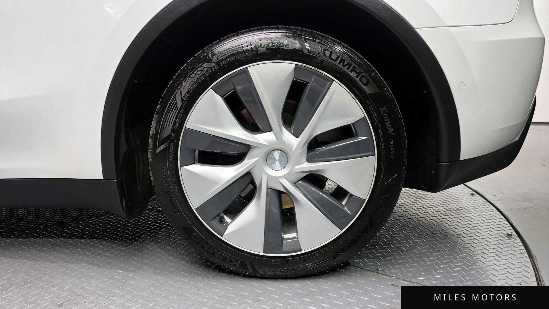 Tesla Model Y 2021 — миниатюра 6