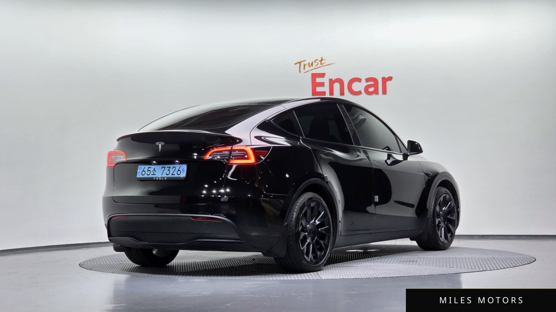 Tesla Model Y 2024 — миниатюра 2