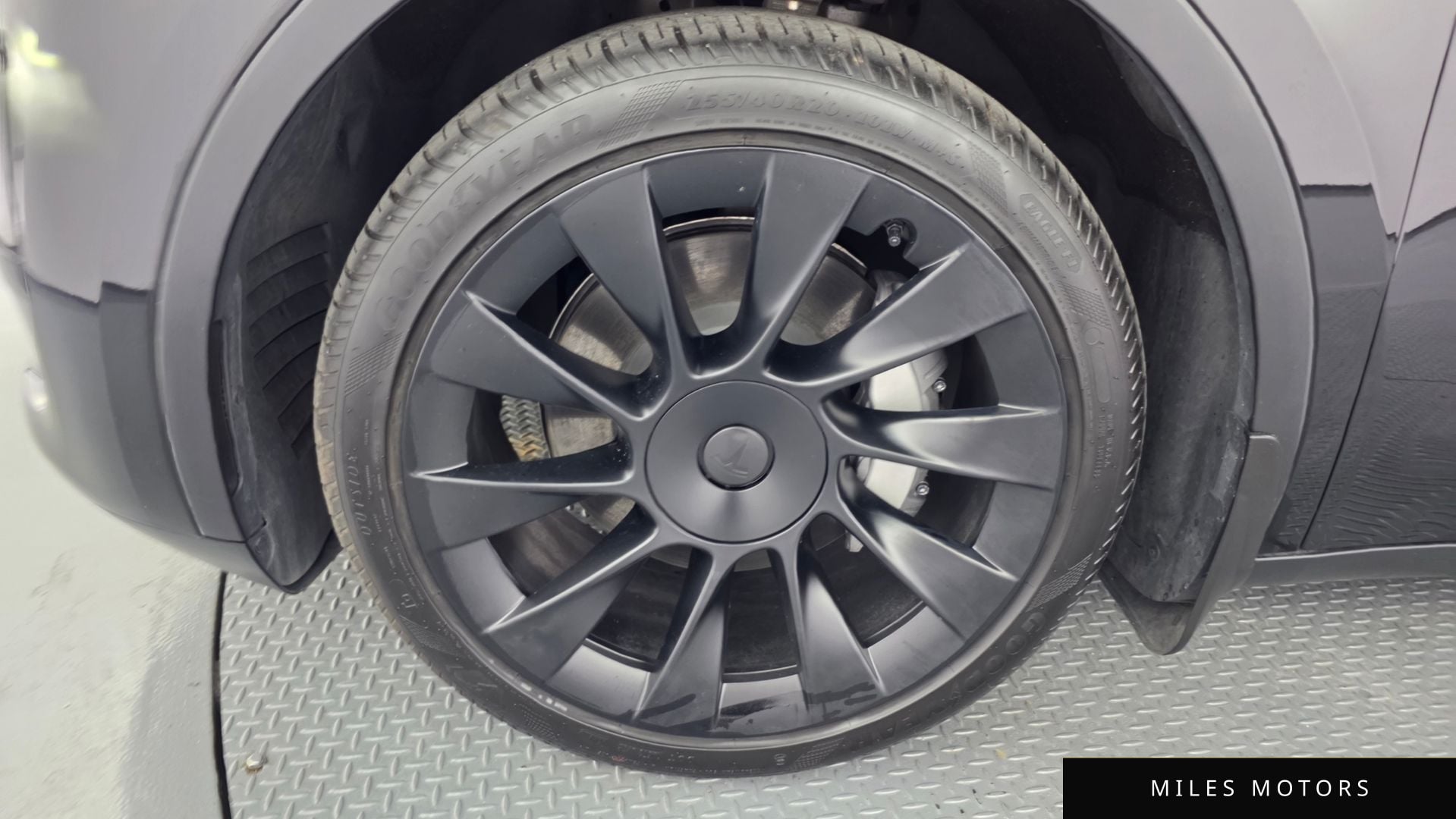 Tesla Model Y 2024 — миниатюра 5