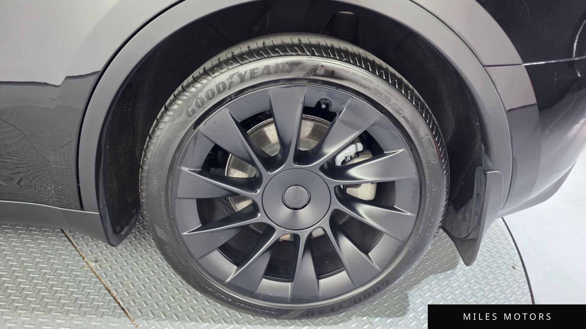 Tesla Model Y 2024 — миниатюра 7