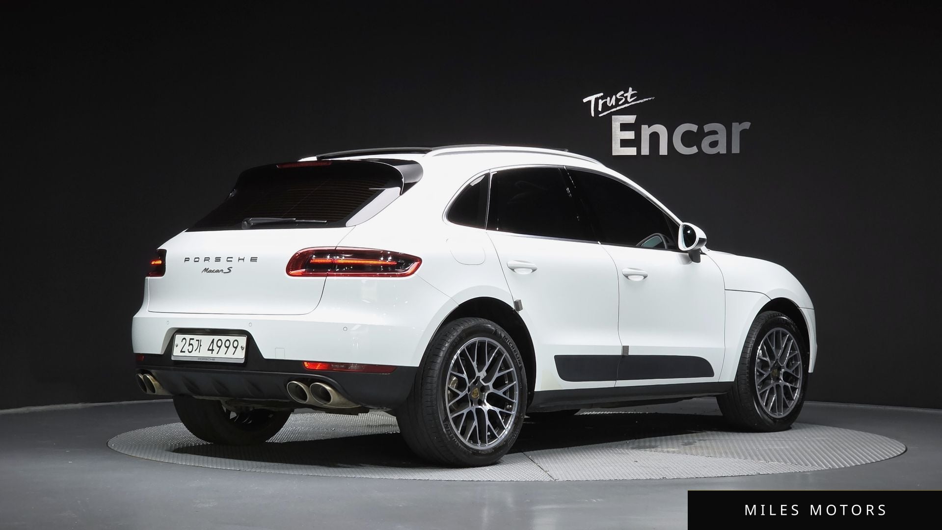 Porsche Macan 2017 — миниатюра 2