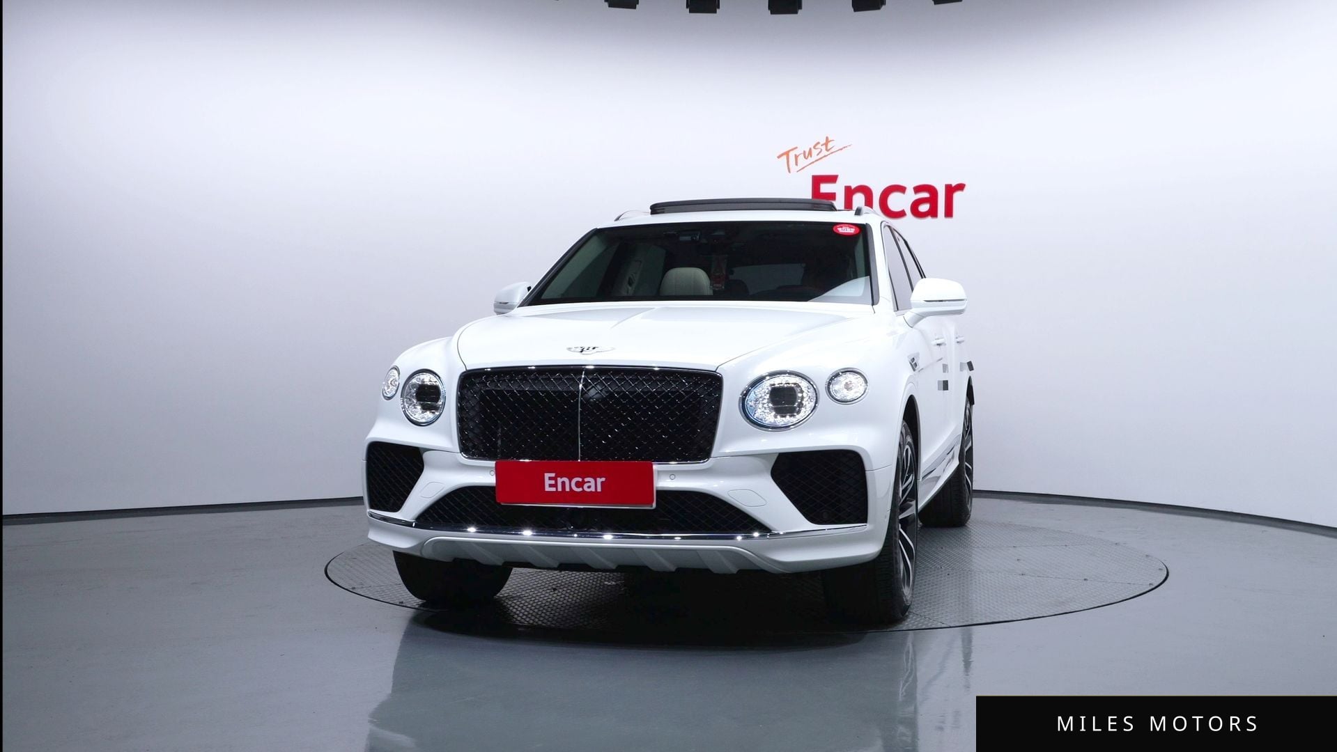 Bentley Bentayga 2024 — миниатюра 3