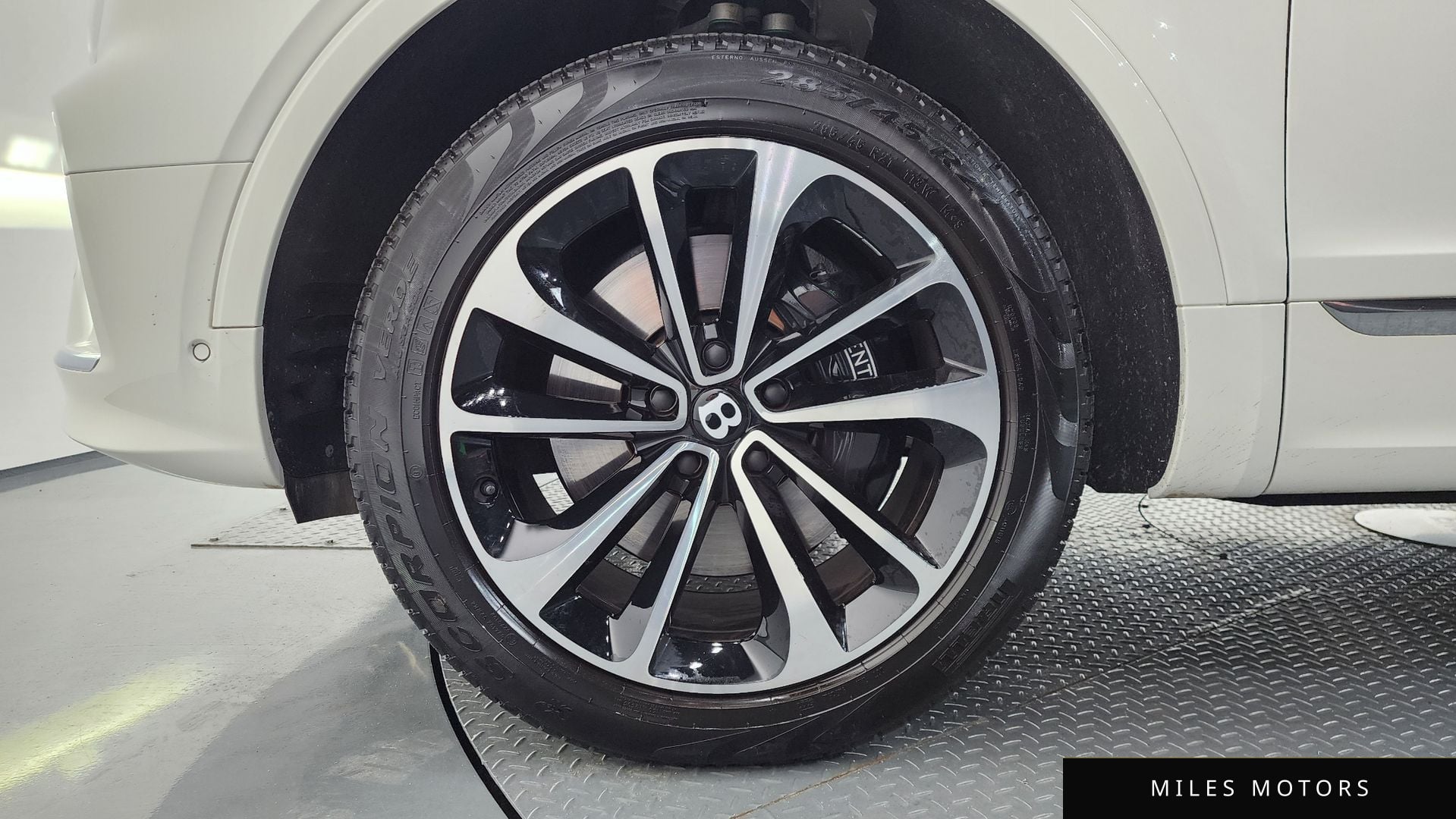 Bentley Bentayga 2024 — миниатюра 5