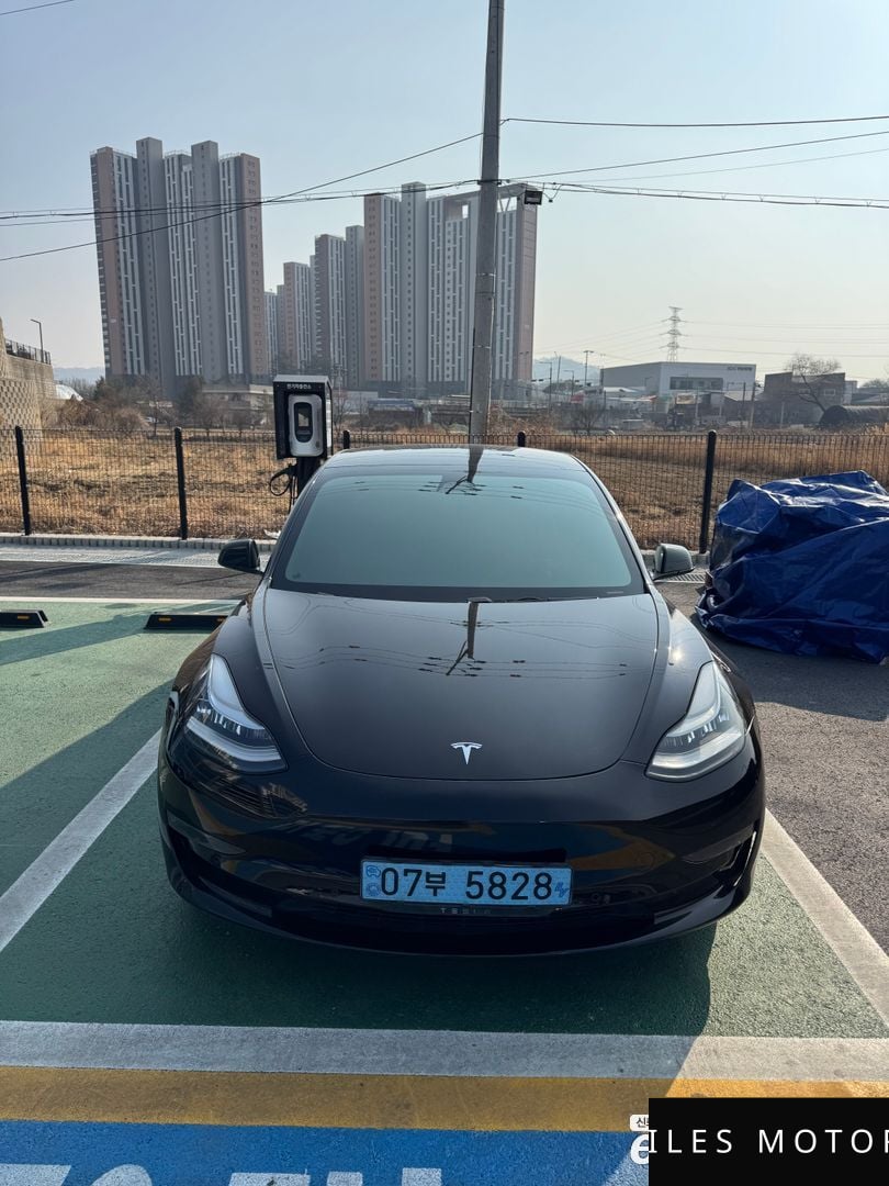 Tesla Model 3 2020 — миниатюра 3