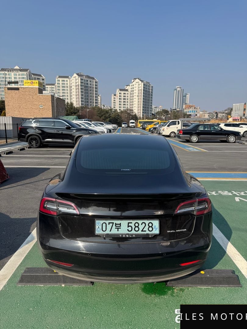 Tesla Model 3 2020 — миниатюра 4