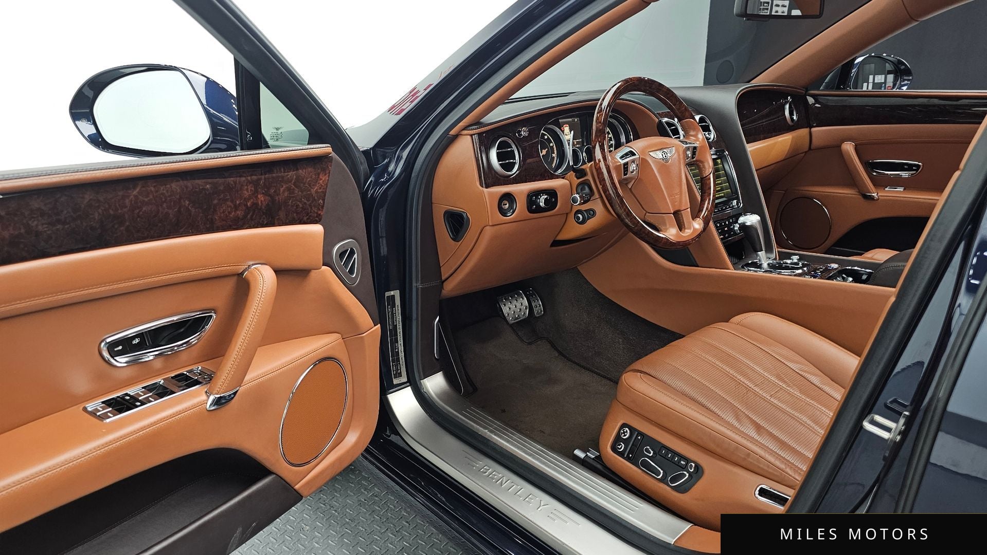 Bentley Flying Spur 2016 — миниатюра 11
