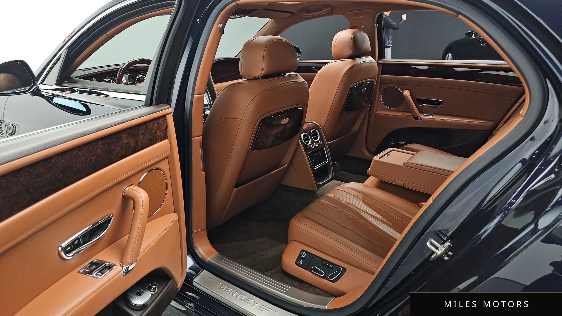 Bentley Flying Spur 2016 — миниатюра 12