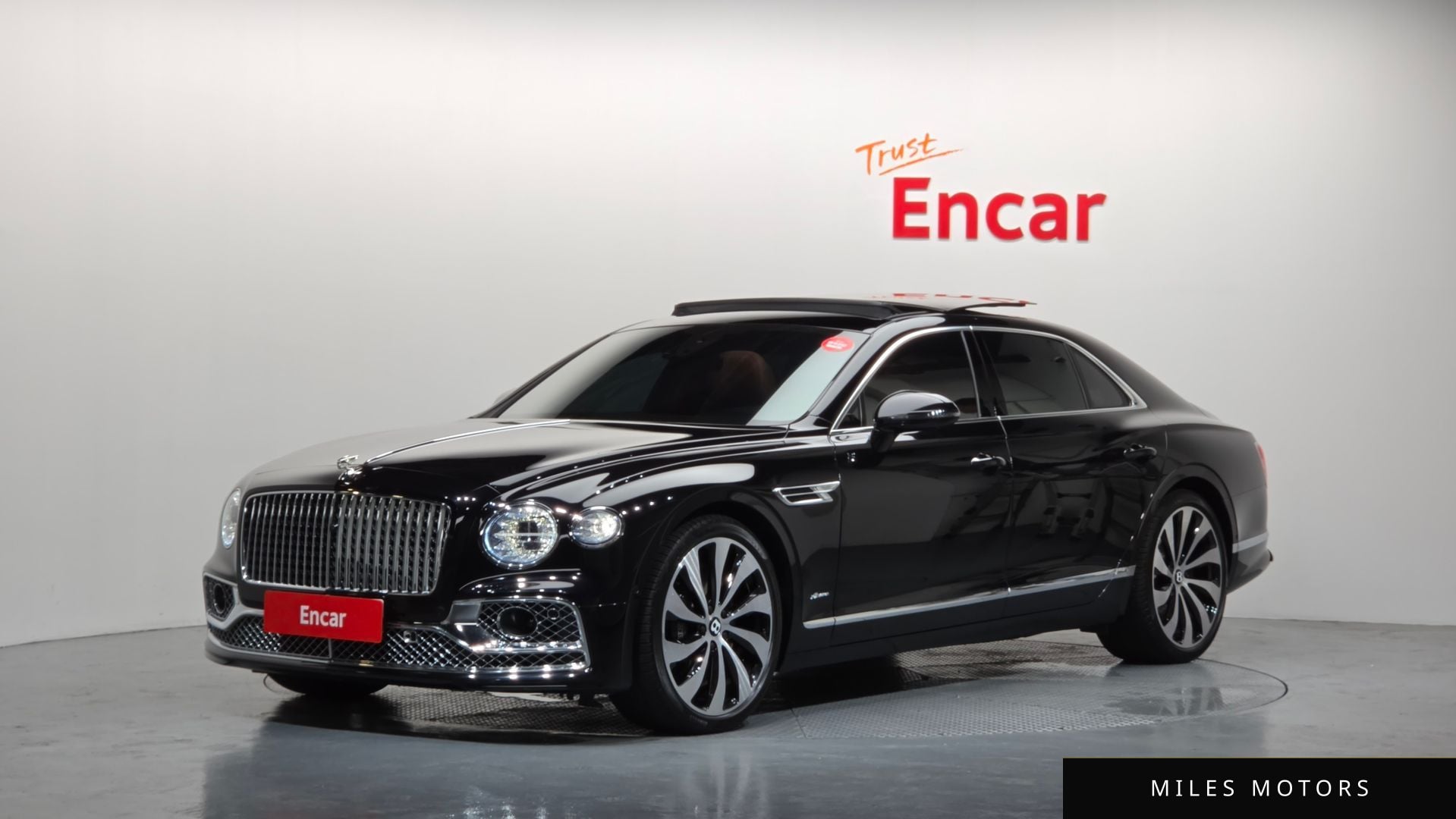 Bentley Flying Spur 2023 — фото 1 из 12