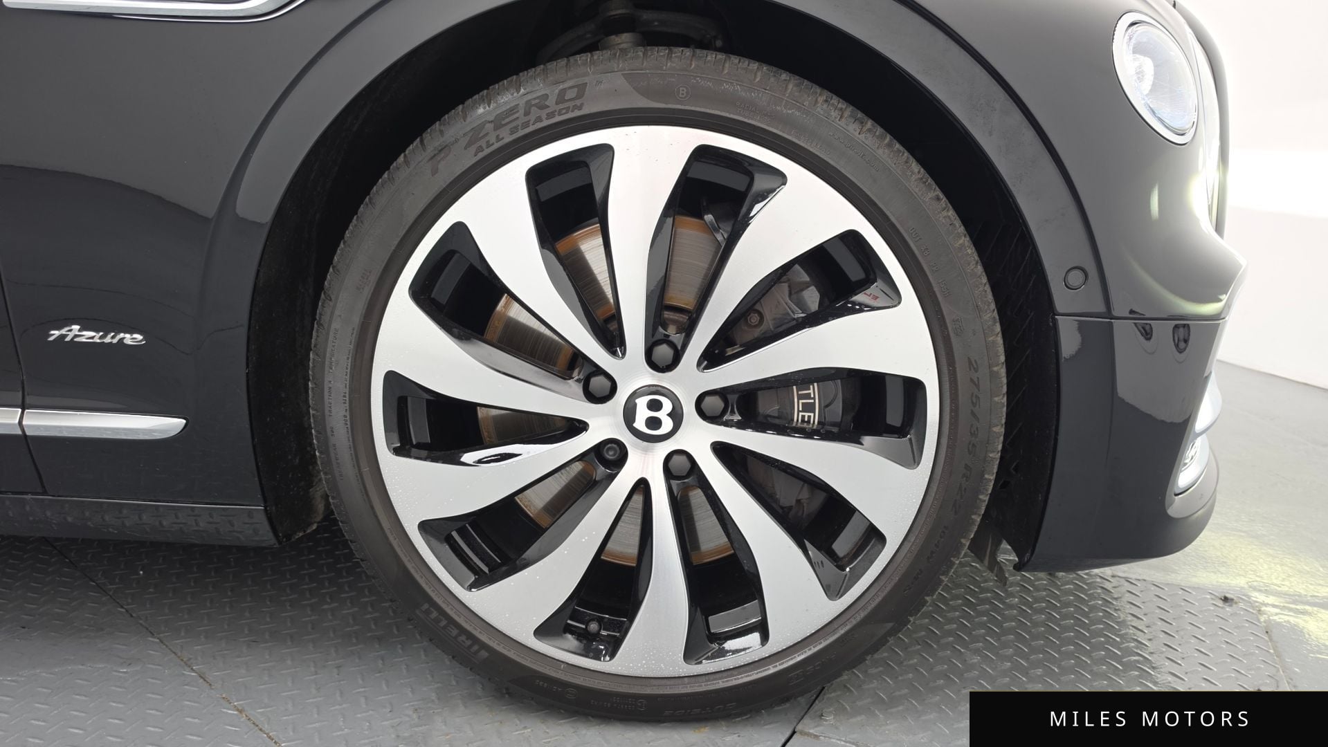 Bentley Flying Spur 2023 — миниатюра 7