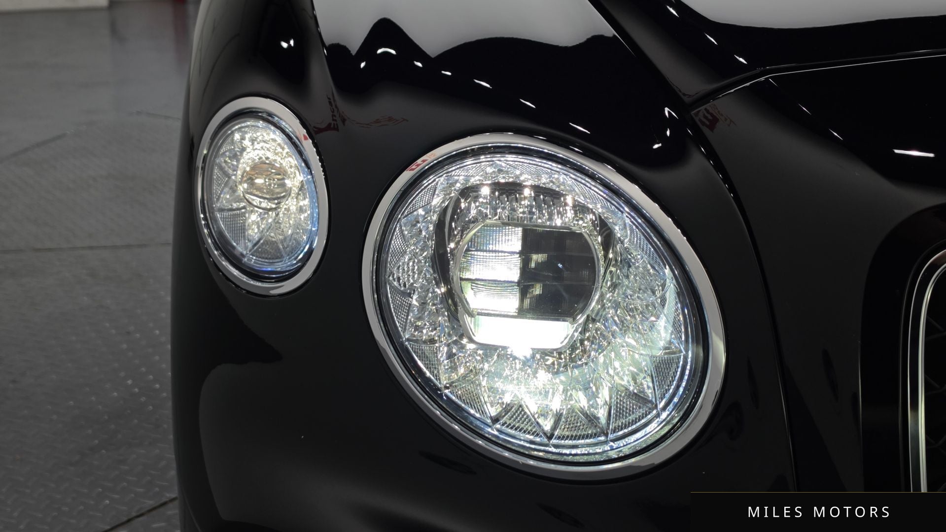 Bentley Flying Spur 2023 — миниатюра 8