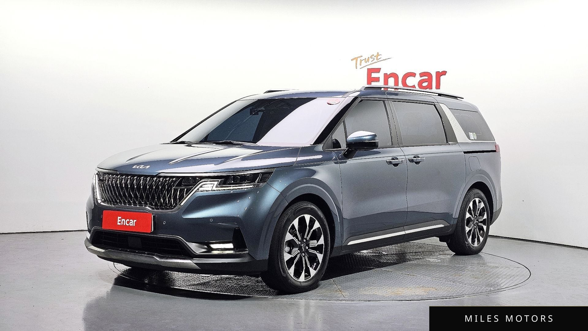 Kia Carnival 2022 — фото 1 из 12