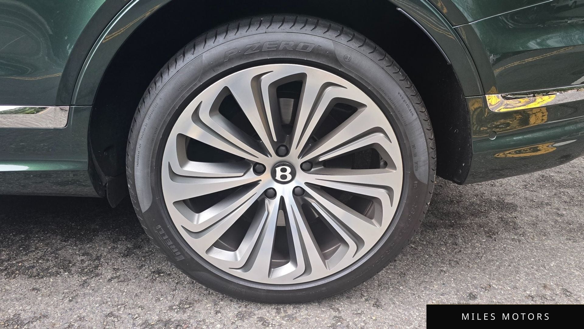 Bentley Bentayga 2025 — миниатюра 5