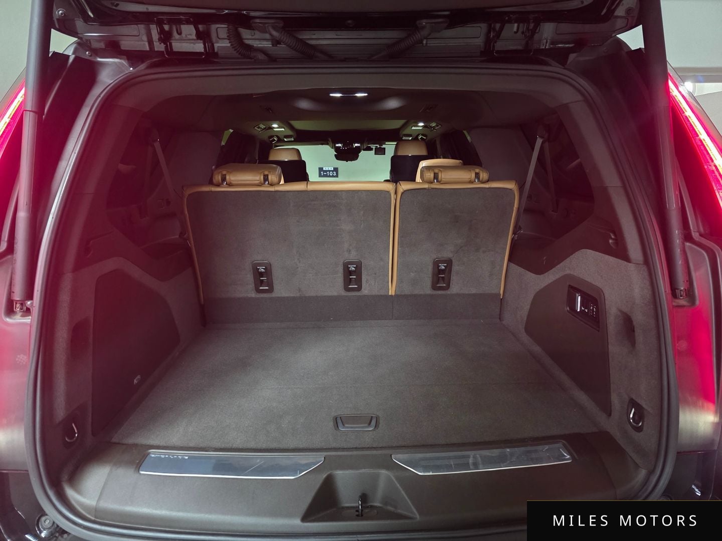 Cadillac Escalade 2021 — миниатюра 9