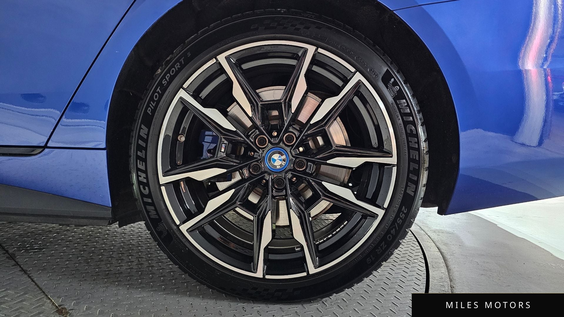 BMW i4 2022 — миниатюра 7
